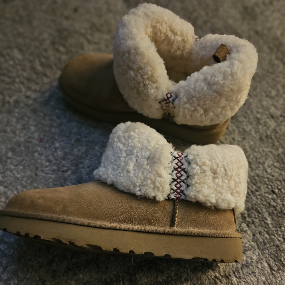 Ugg mini boot